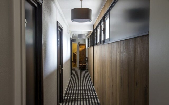 Hotel Mir