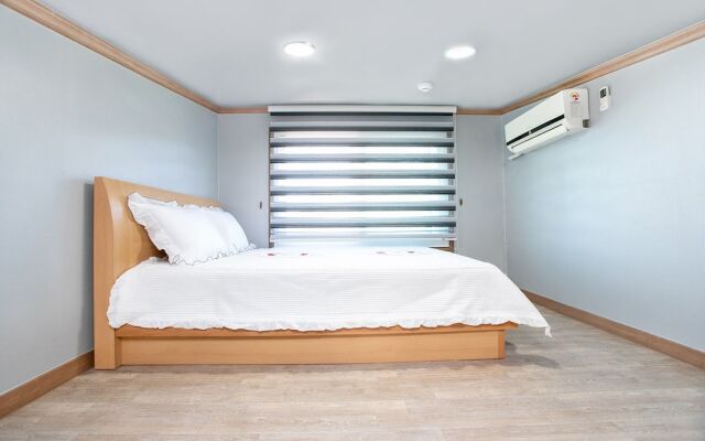 Yangyang River Pension