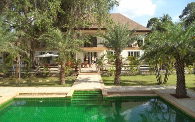 Phoenix Lakeside Pool Villa