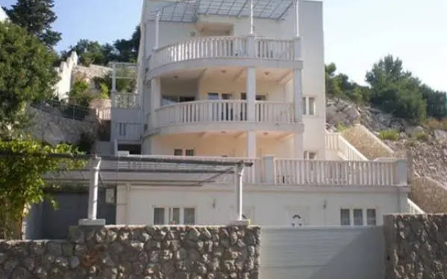 Villa Borna Apartments