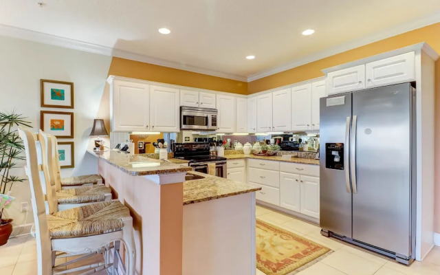 Pet Friendly Condo with Private Parking and Elevator by RedAwning