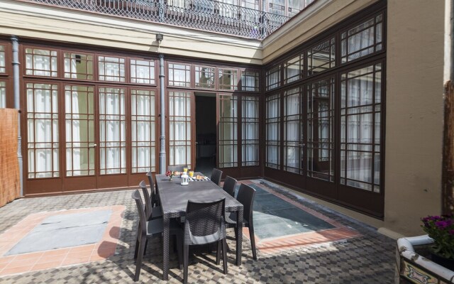Uma Suites Pau Claris Barcelona