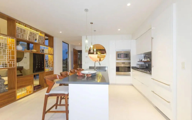 Sunny Vacation Condo 6