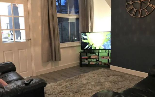 Stylish Modern 3-bed House nr Manchester City ctr