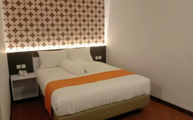 Front One Boutique Tugu Muda Semarang