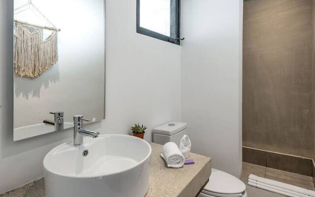 Great Located Private Villa W/amazing Rooftop Pool