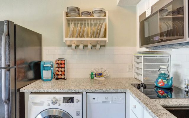 Balcony & Gulf Views: Galveston Condo Near Beach
