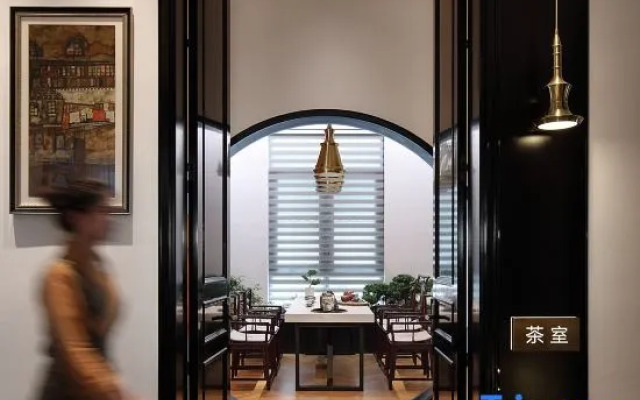 Shangri-La The Chenrezig Sky Garden Hotel