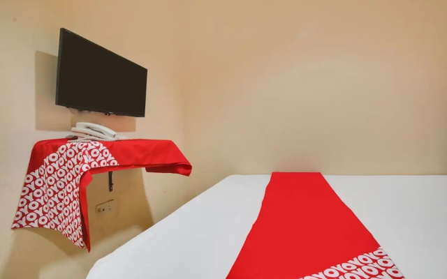 OYO 912 Fb Suites