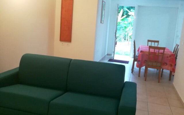 Apartment With one Bedroom in Le Gosier, With Furnished Terrace and Wifi - 1 km From the Beach