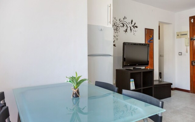 Quaint Apartment In Salou Near Sea Beach