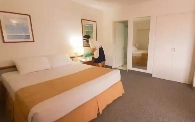 Hotel Cristina Suites