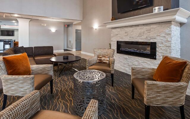 Best Western Plus Appleton Airport/Mall Hotel