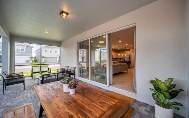 2089elcir 8 Bedroom Villa by RedAwning