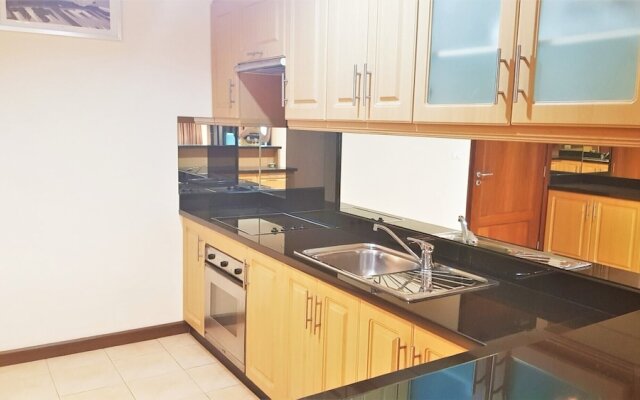 Lovely 2-bed Apartment in Pratumnak With Pool View