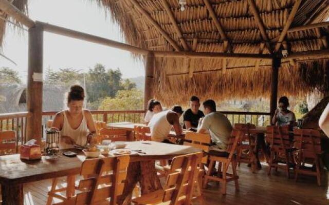El Zoo Hostel & Pool