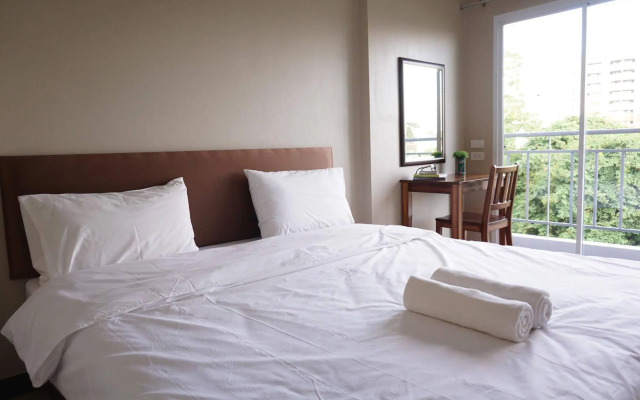 Chompu Nakarin Apartment