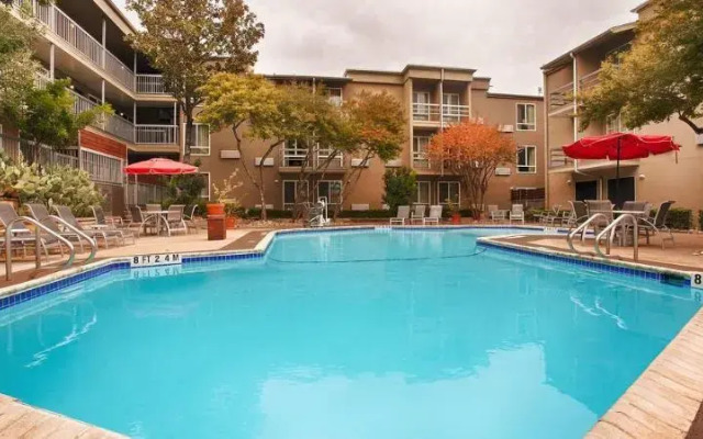 Clarion Inn & Suites Conference Center