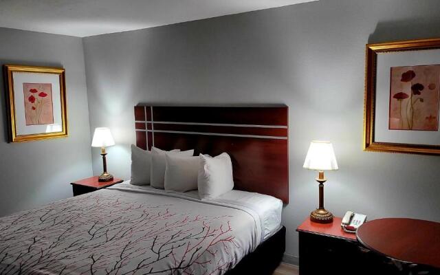 Rancho San Diego Inn & Suites