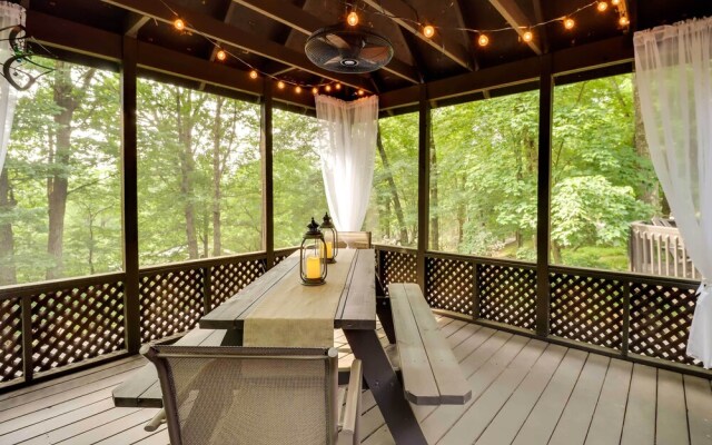 Outdoor Theater, Deck & Fire Pit: Poconos Retreat