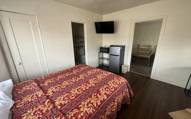 The Oaks Motel