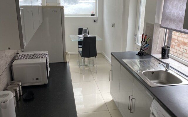 Modern 3-bed, 4 Bath House in Coventry City Centre