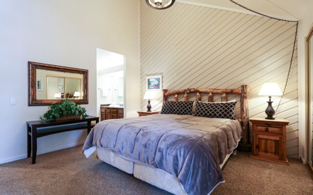 Aspen Creek 311 Walk to Eagle Lodge, Log Burning Fireplace, Great Complex Amenities by RedAwning