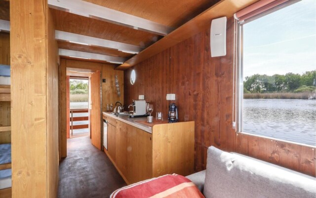 Beautiful Ship/boat in Neustrelitz With 2 Bedrooms and Wifi