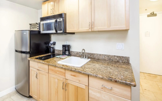 Castle at Waikīkī Grand