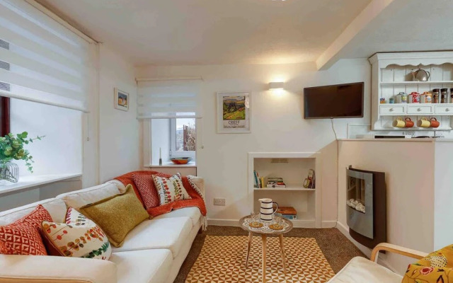 Ground Floor Apartment W/large Enclosed Garden