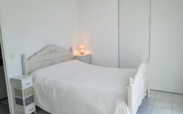 2 pieces terrasse parking au calme PHEOBUS