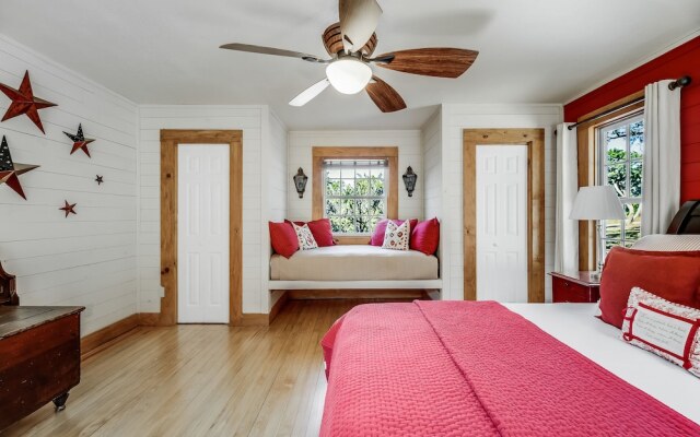 Lake Travis Waterfront Retreat