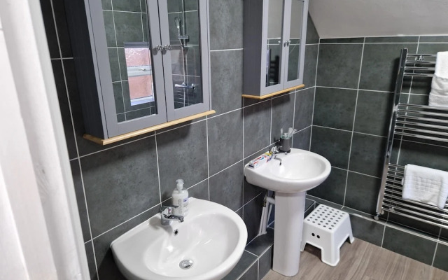 Birtley's Amethyst, 3 Bedroom Apt ,sleeps 6 Guest