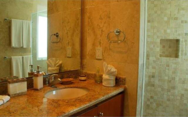 Puerta Al Mar 105 by Skyrun