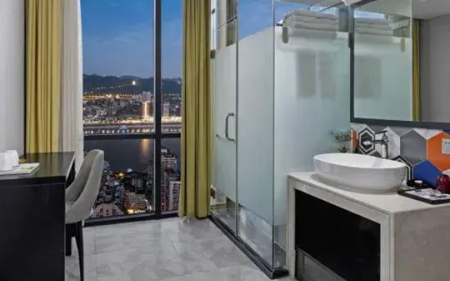 Cloud 51·High-altitude Quanjiang View Hotel (Chongqing Jiefangbei Cloud Eye)