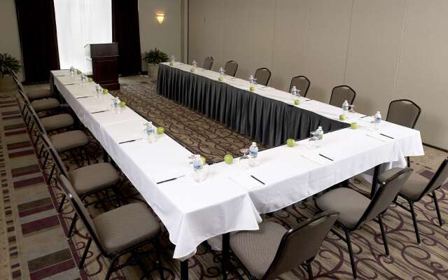 DoubleTree by Hilton Charlotte Airport