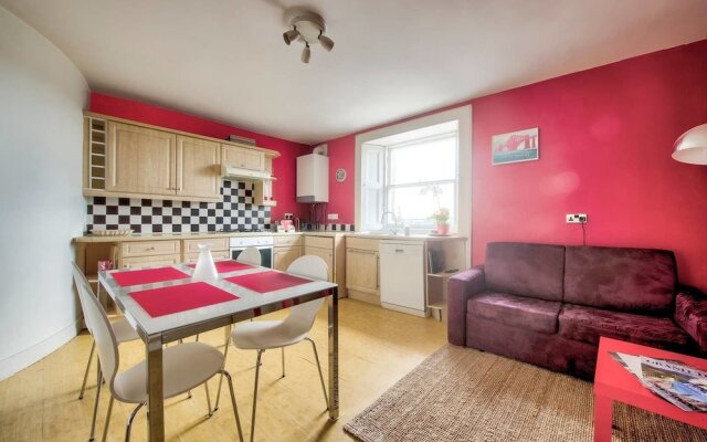 Top Floor 3BR Apt Near Edinburgh Castle