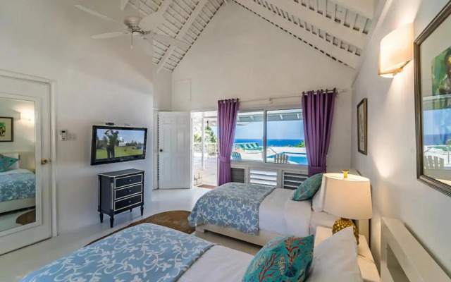 Magnificent 5-Bedroom Estate Villa, Sleeps 12