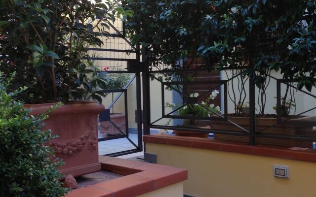 The Golden House Florence Suite