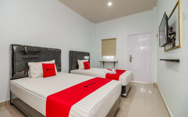 RedDoorz Plus near Palembang Icon Mall 2