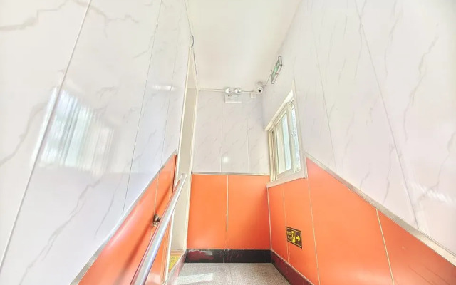Runju Hotel (Beijing West Railway Station Baiyun Bridge)