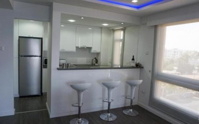Lazuli Beachfront Apartment 144