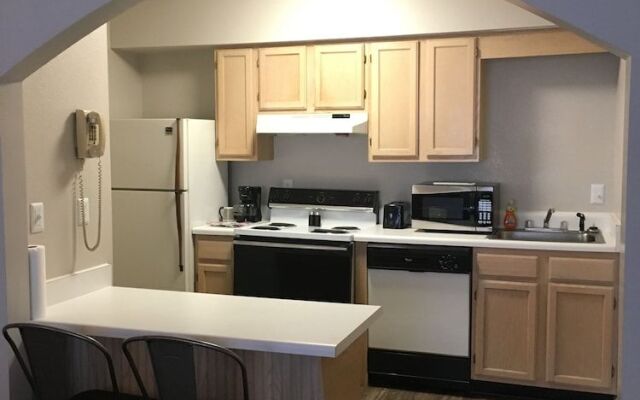 Ambassador Inn And Suites