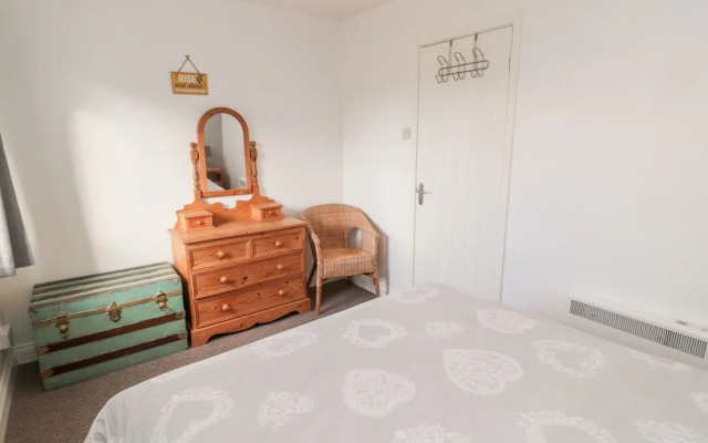 22 Longstone Park