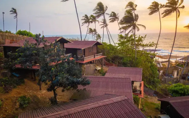 Alcove Beach Resort