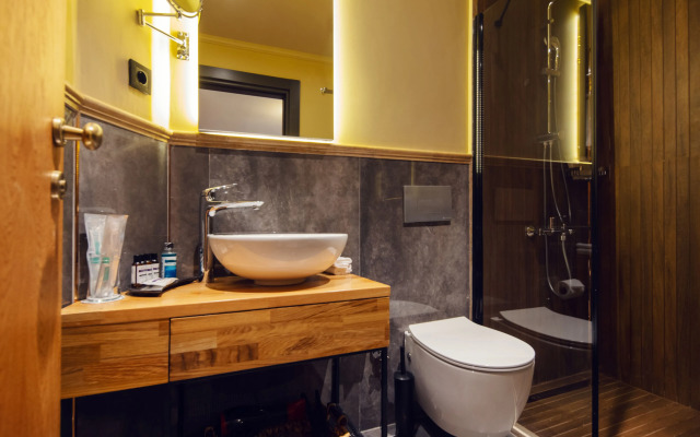Zeno Suites Hotel