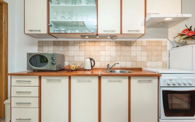 Nice Home in Licko Lesce With 2 Bedrooms and Wifi