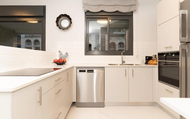 Central and Luxury New 2BR&2Bth - Private Parking