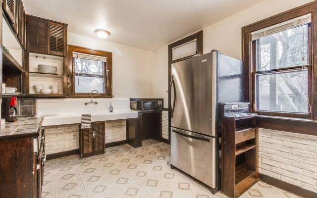 Glamorous Green Beauty in the Heart of University District 15min to Downtown