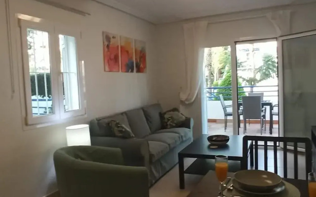 2 Bed Apt - Close To Beach - Pool - Balcony